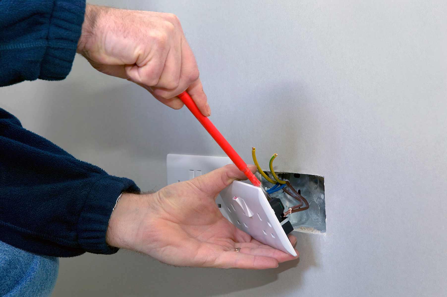 Our electricians can install plug sockets for domestic and commercial proeprties in Southampton and the local area. 